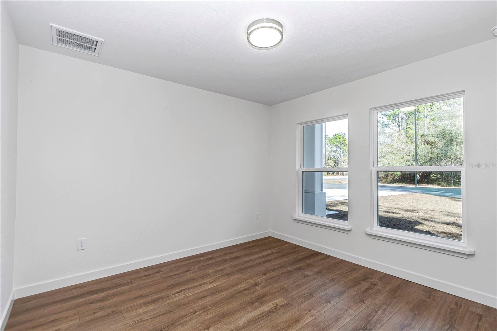 Image 17 of 40 For 6951 151st Loop