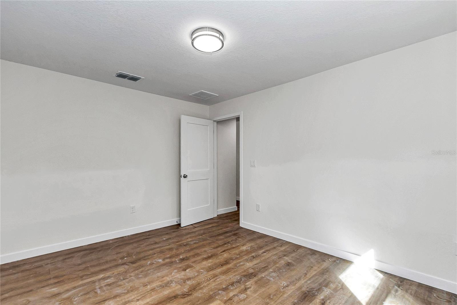 Image 18 of 40 For 6951 151st Loop