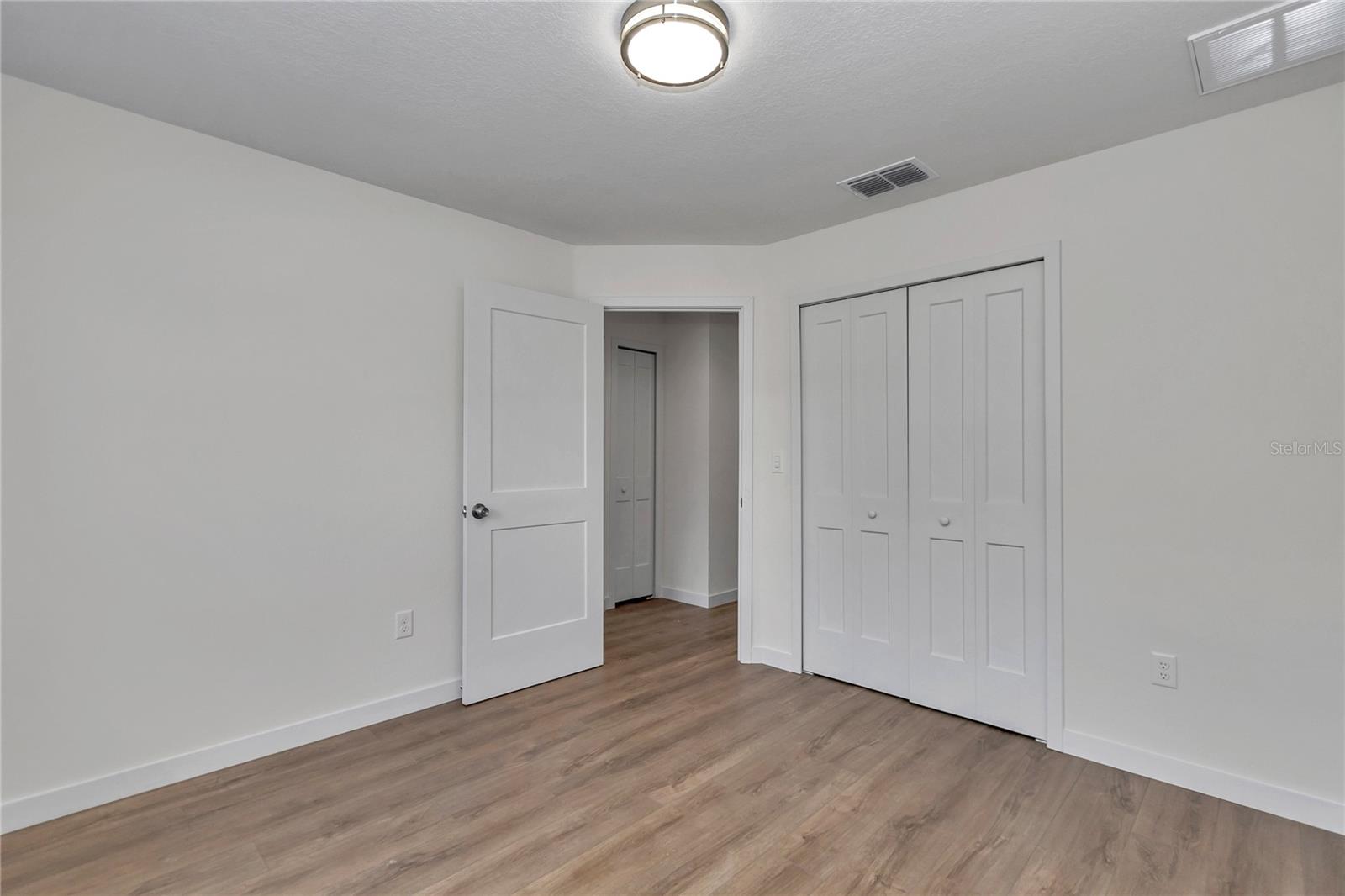 Image 21 of 40 For 6951 151st Loop