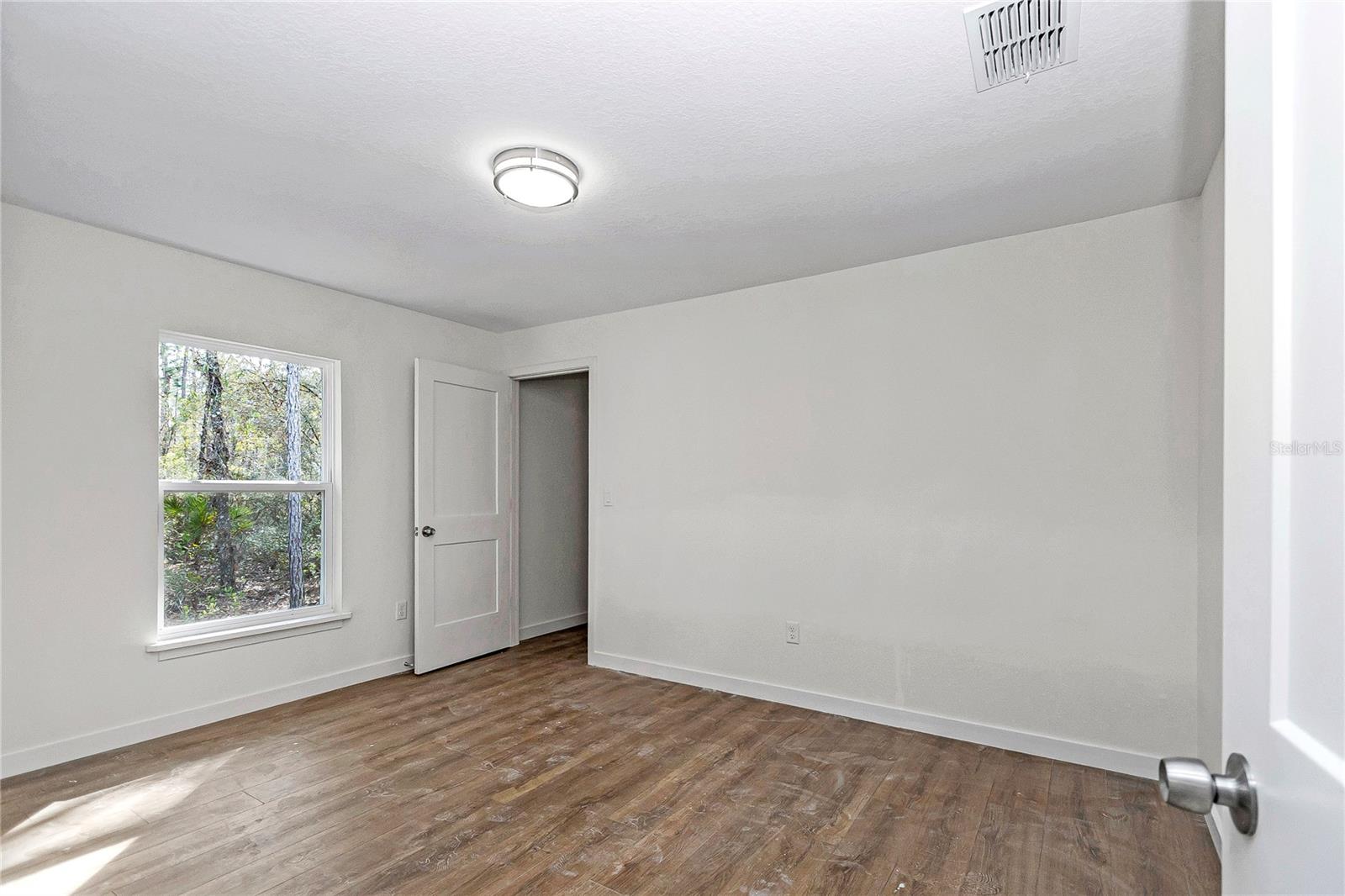 Image 22 of 40 For 6951 151st Loop