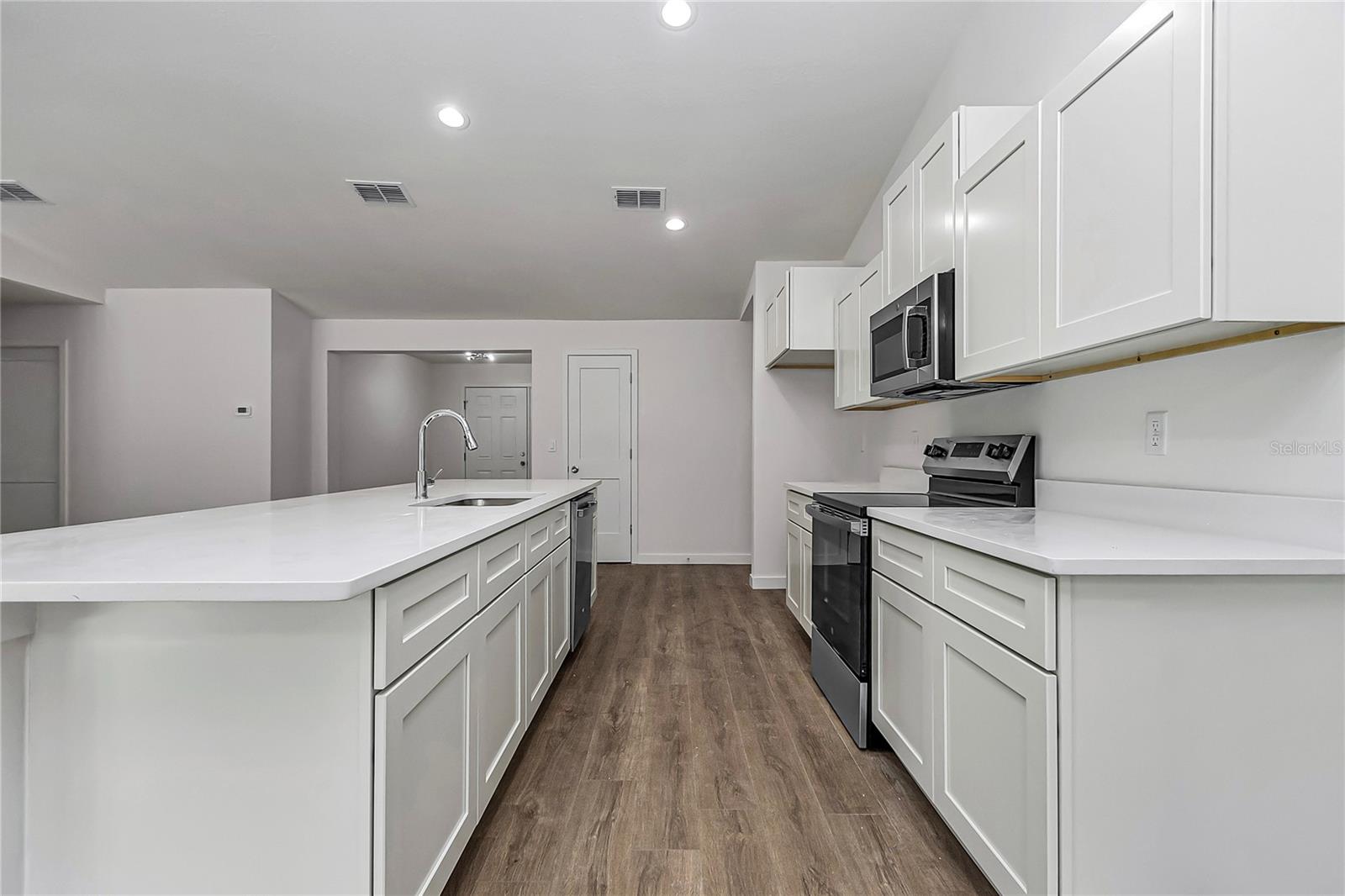 Image 8 of 40 For 6951 151st Loop