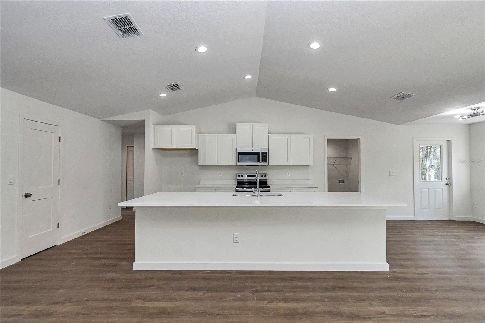 Image 9 of 40 For 6951 151st Loop