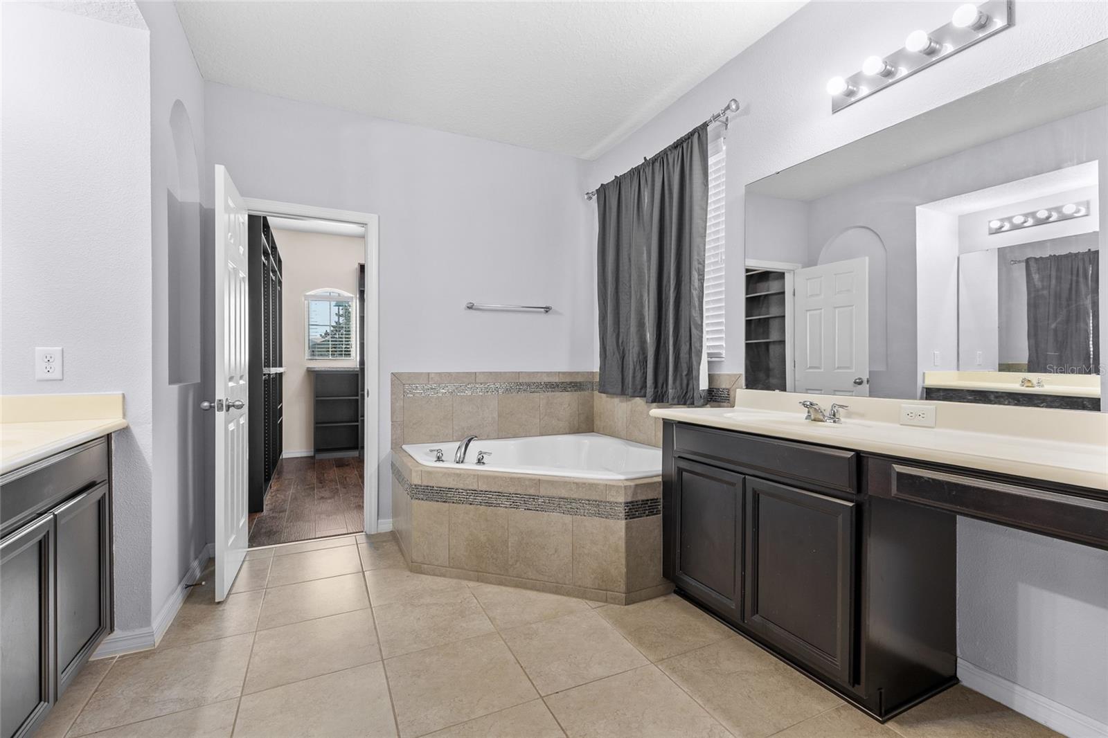 Image 16 of 41 For 14903 Fells Lane