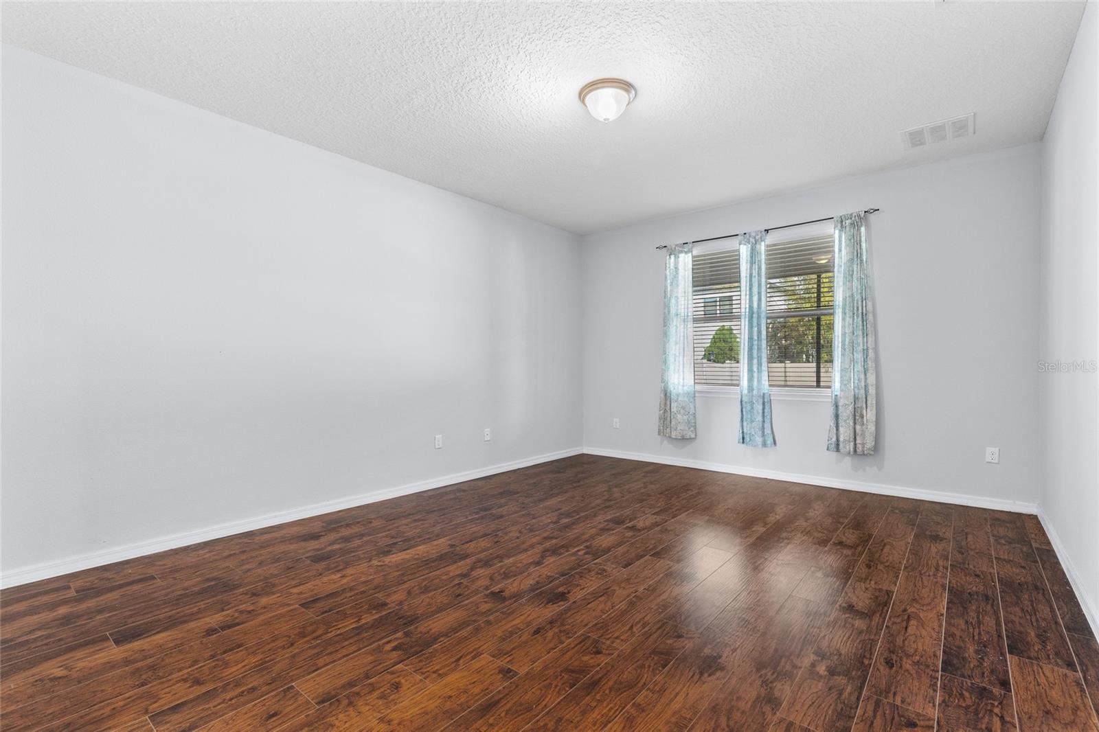 Image 19 of 41 For 14903 Fells Lane