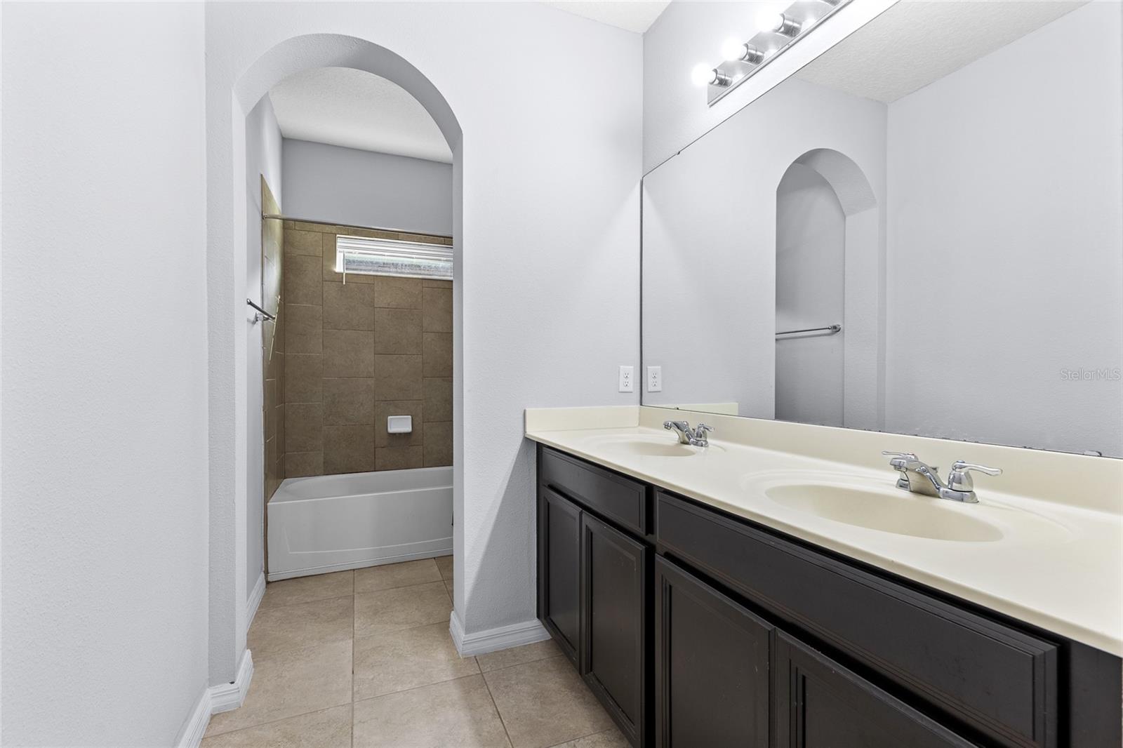 Image 25 of 41 For 14903 Fells Lane