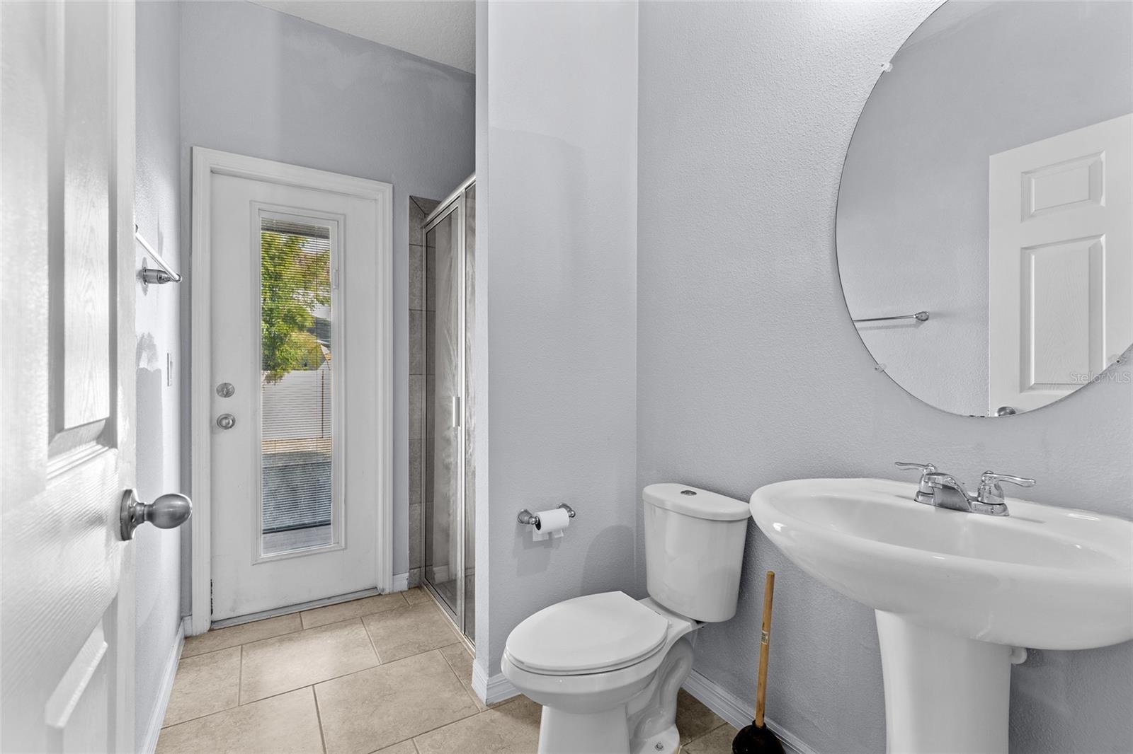 Image 33 of 41 For 14903 Fells Lane