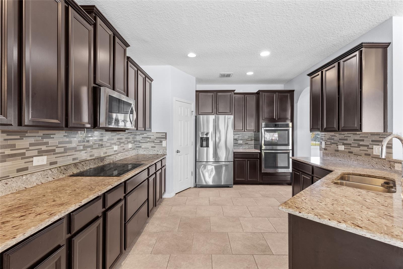 Image 5 of 41 For 14903 Fells Lane