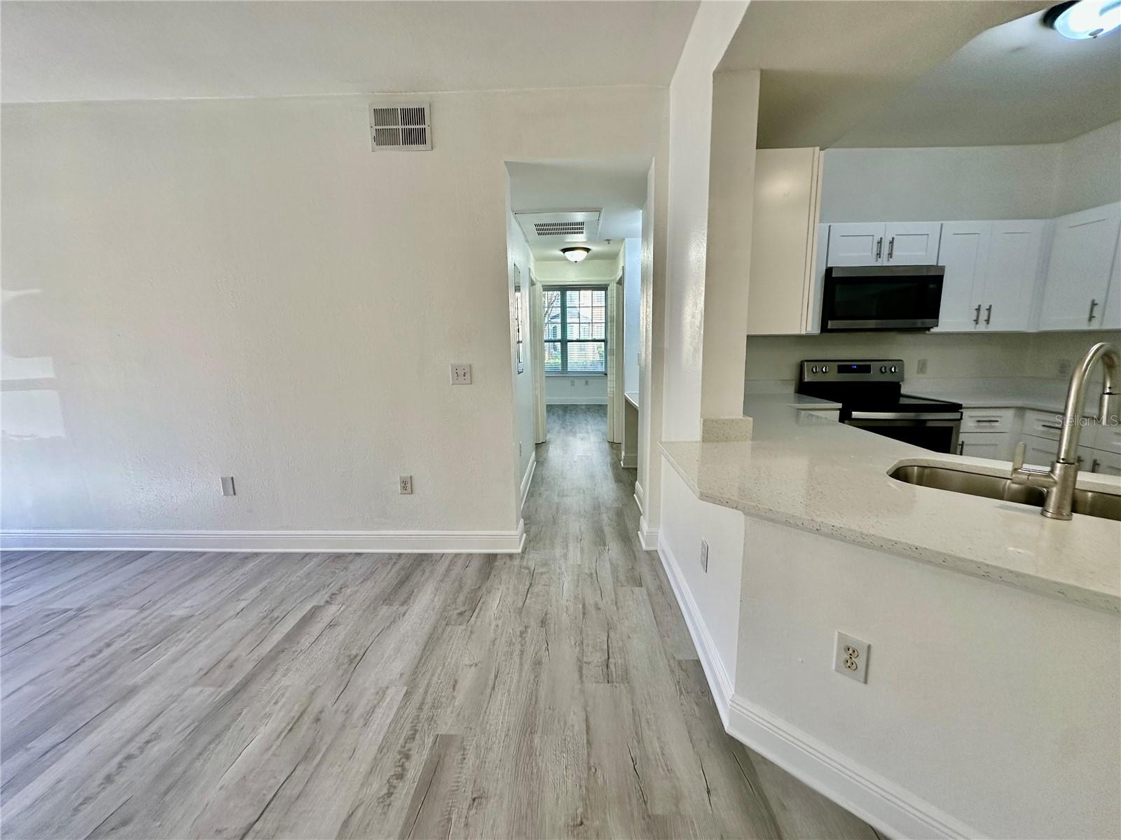 Image 11 of 20 For 1990 Erving Circle 101