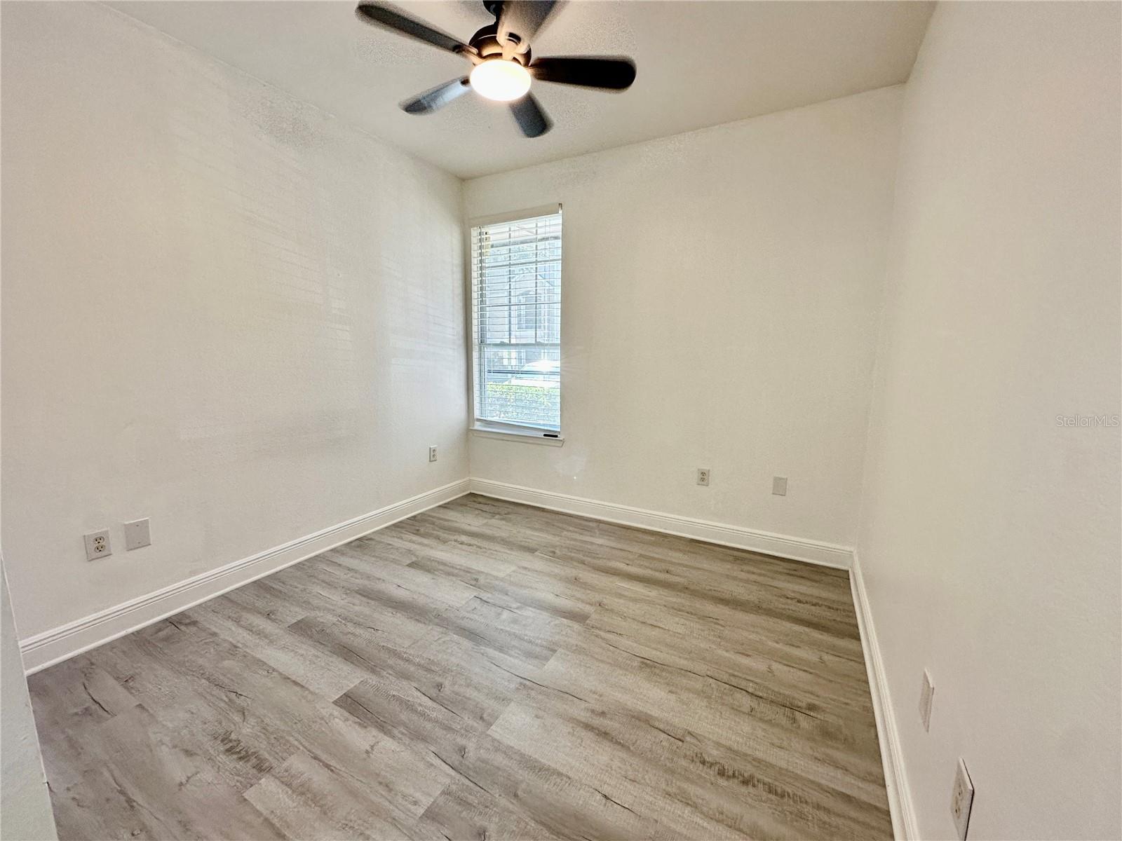 Image 13 of 20 For 1990 Erving Circle 101