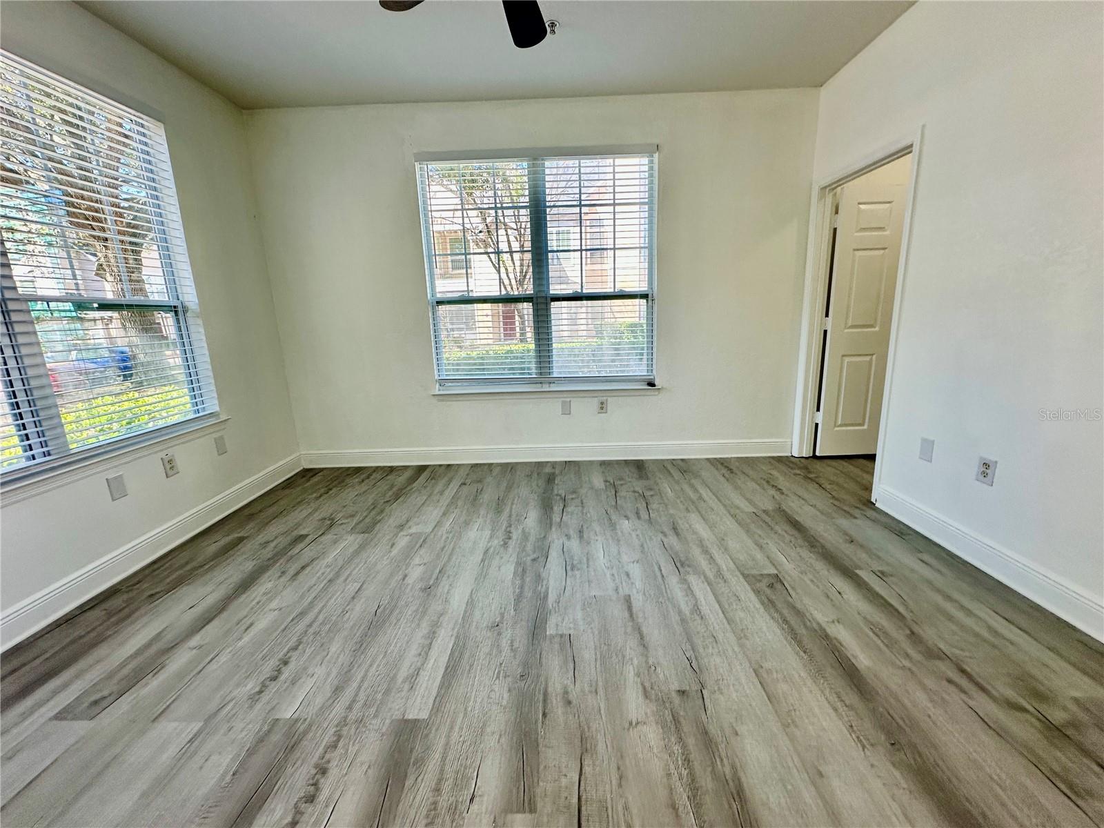 Image 14 of 20 For 1990 Erving Circle 101