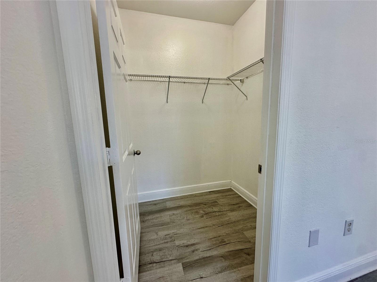 Image 15 of 20 For 1990 Erving Circle 101