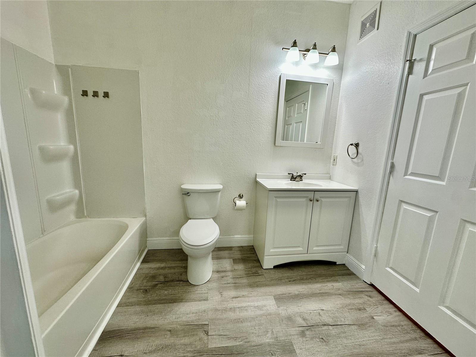 Image 16 of 20 For 1990 Erving Circle 101