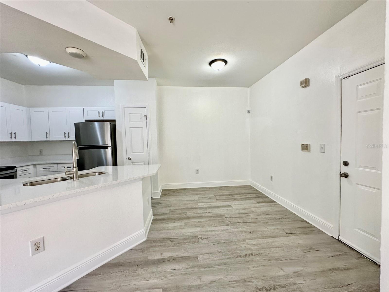 Image 4 of 20 For 1990 Erving Circle 101