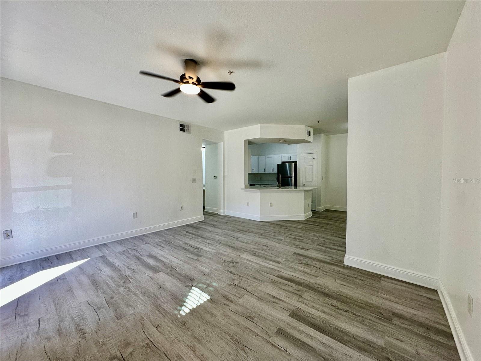 Image 9 of 20 For 1990 Erving Circle 101