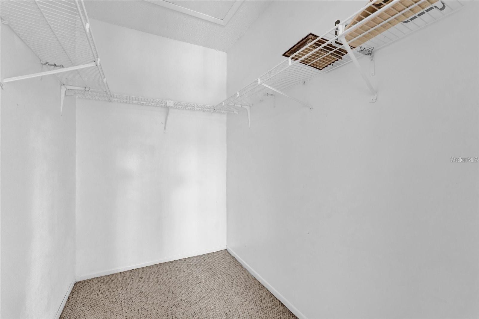 Image 20 of 33 For 705 Northlake Drive 705