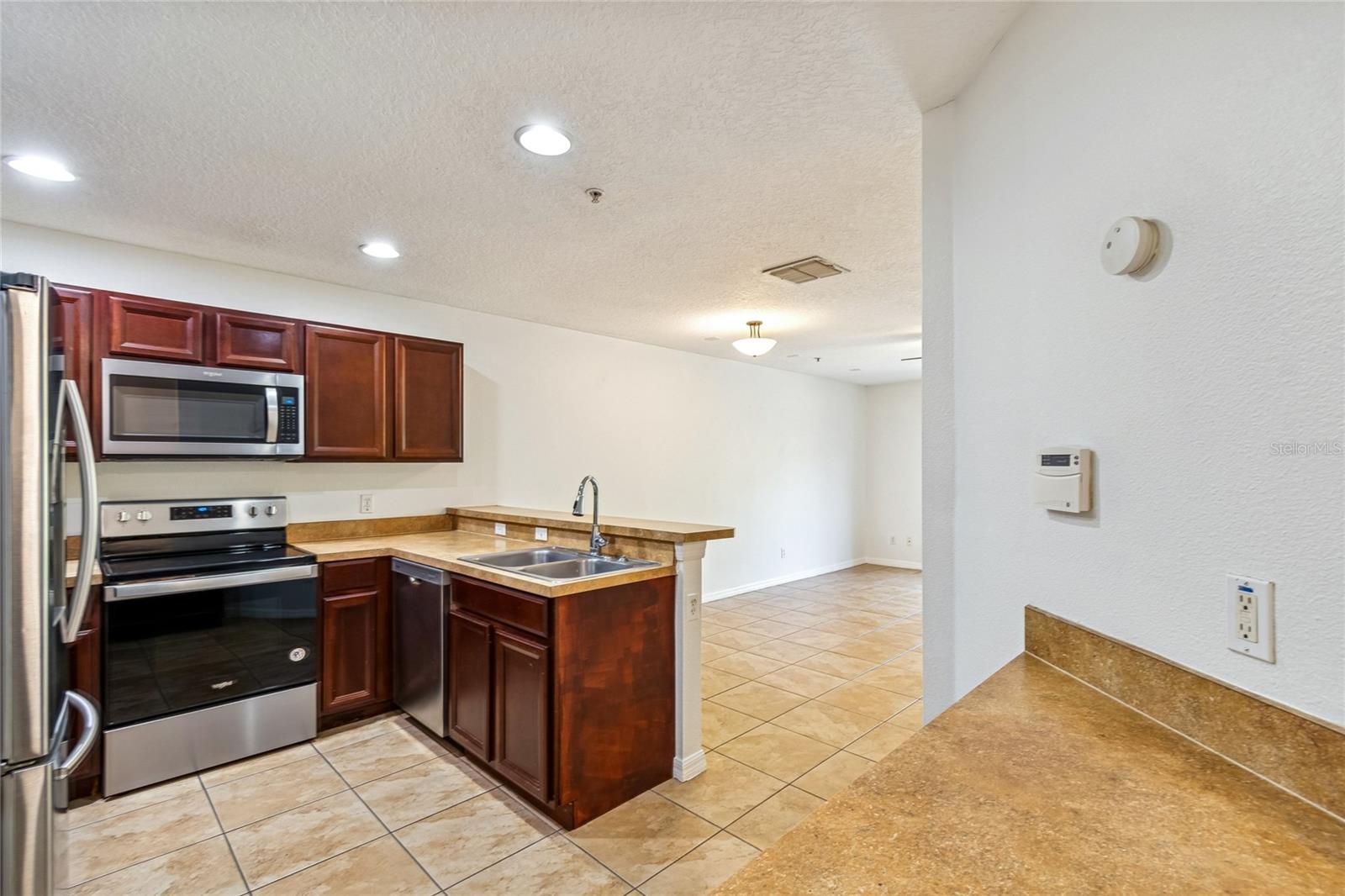 Image 12 of 45 For 113 Glowing Peace Lane 97