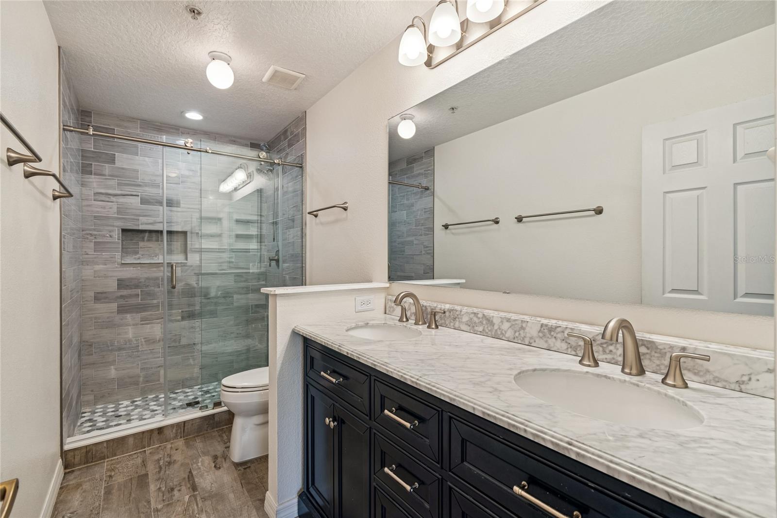 Image 18 of 45 For 113 Glowing Peace Lane 97