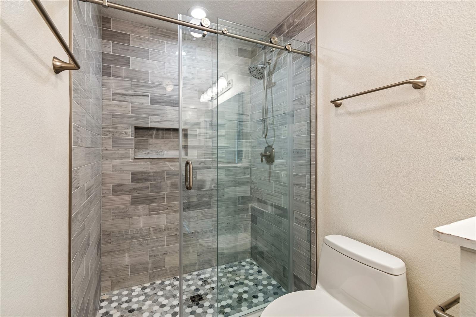 Image 19 of 45 For 113 Glowing Peace Lane 97