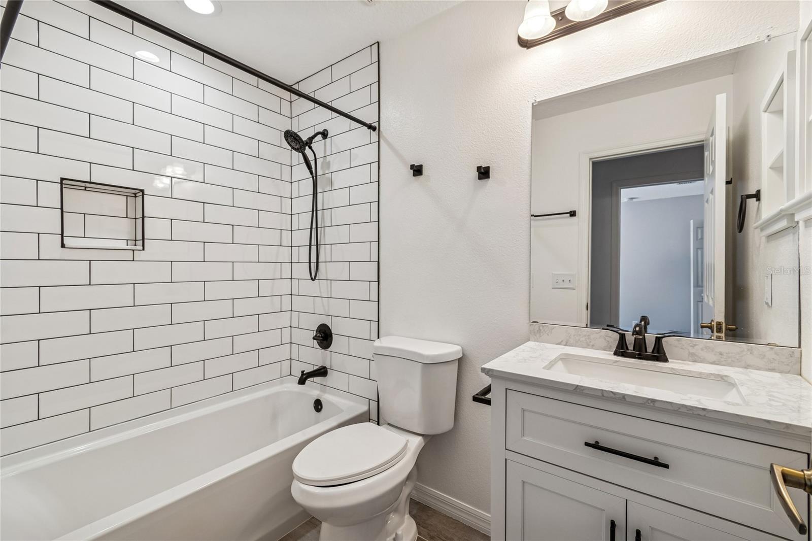 Image 24 of 45 For 113 Glowing Peace Lane 97