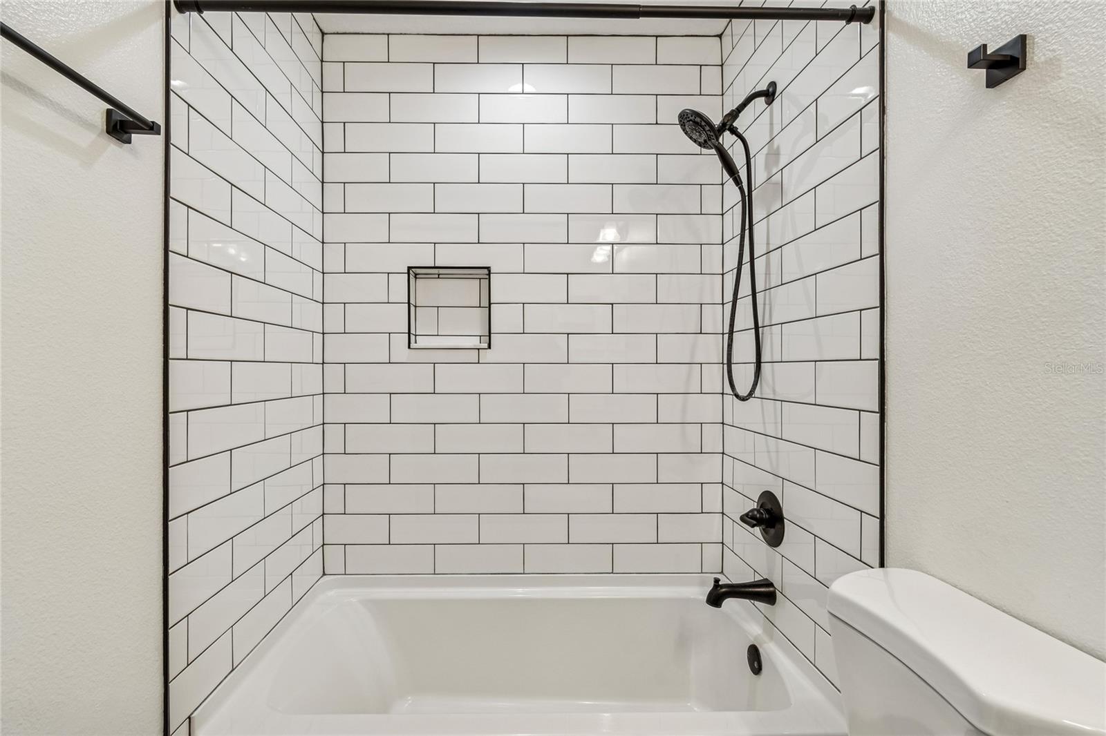 Image 25 of 45 For 113 Glowing Peace Lane 97