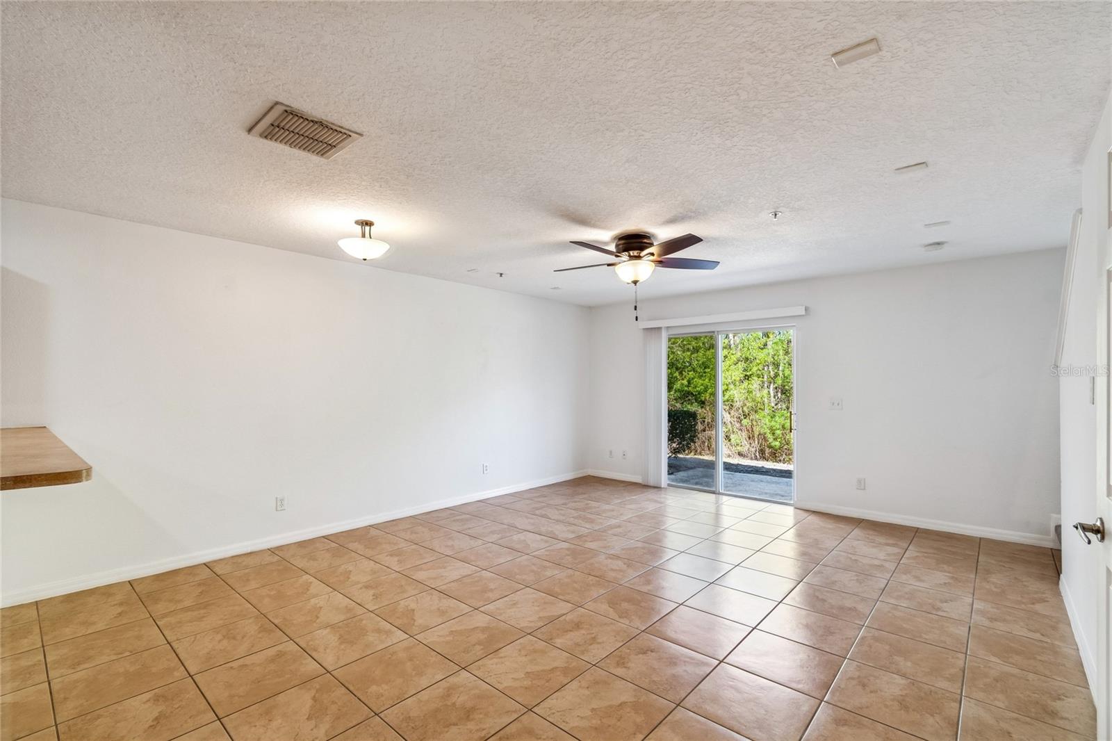 Image 8 of 45 For 113 Glowing Peace Lane 97