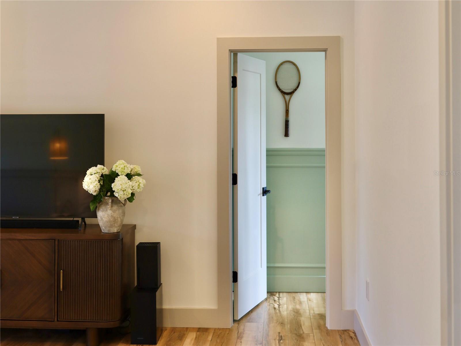 Image 24 of 51 For 2454 Brookshire Avenue