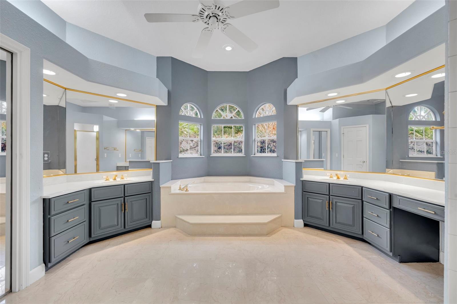 Image 21 of 38 For 330 Tersas Court