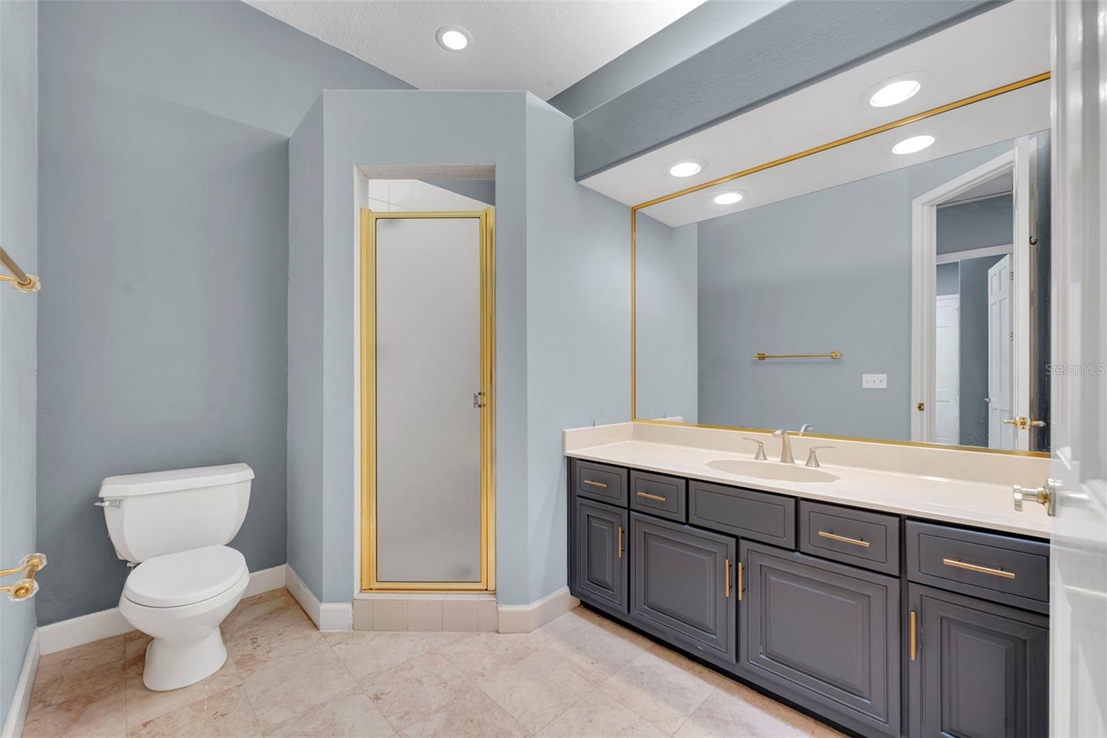 Image 26 of 38 For 330 Tersas Court