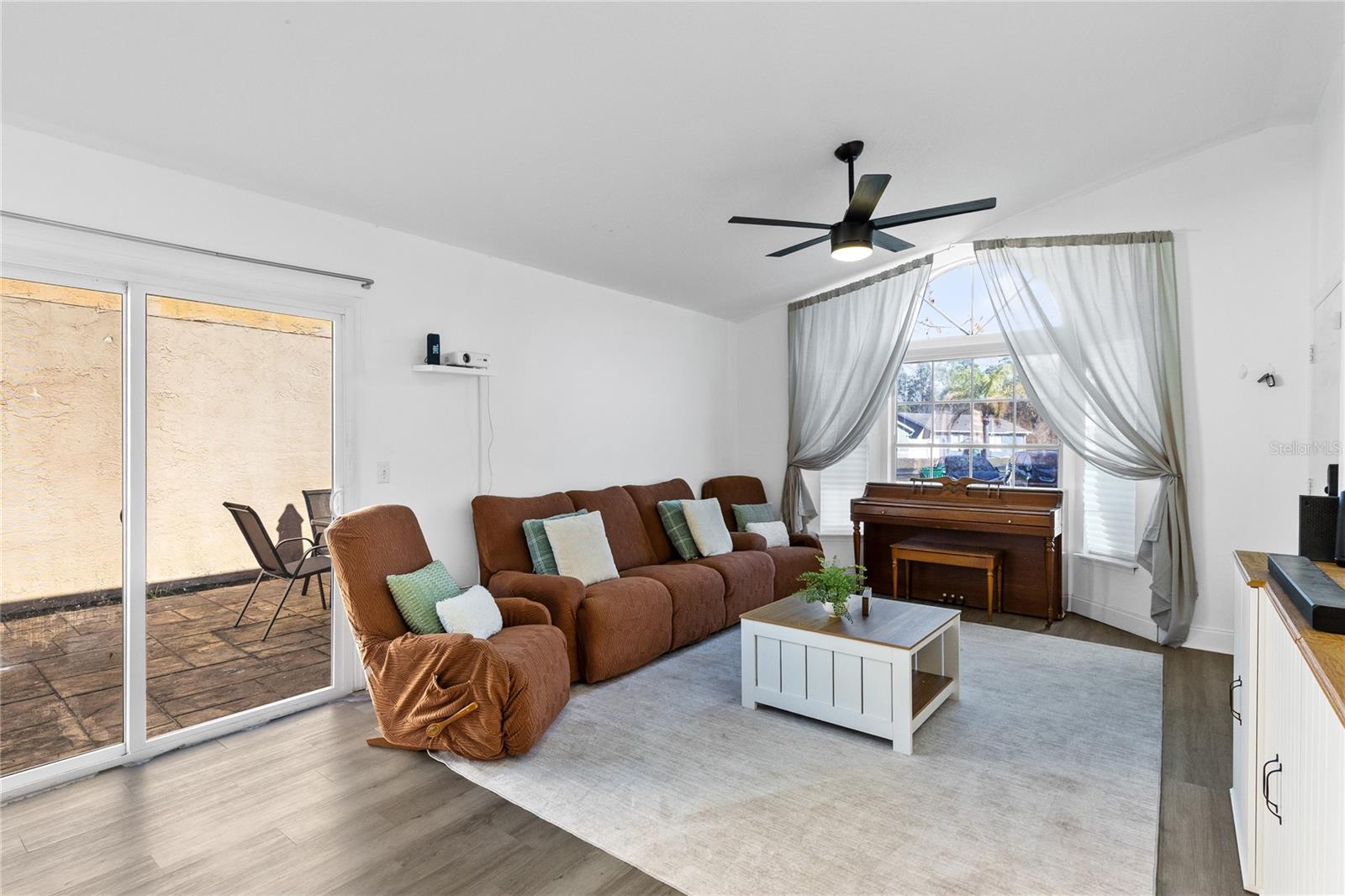 Image 2 of 29 For 421 Horizon Drive