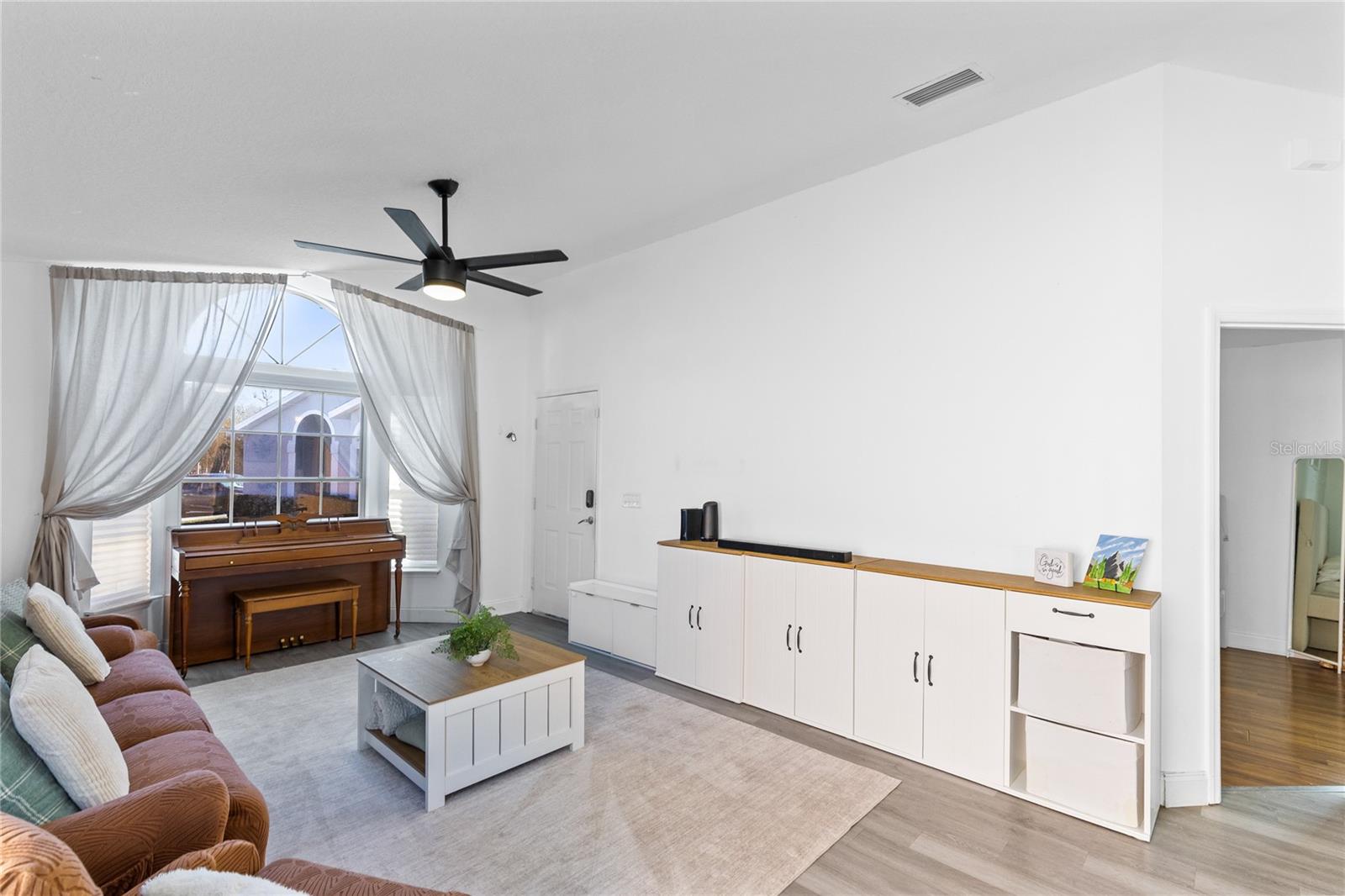 Image 3 of 29 For 421 Horizon Drive