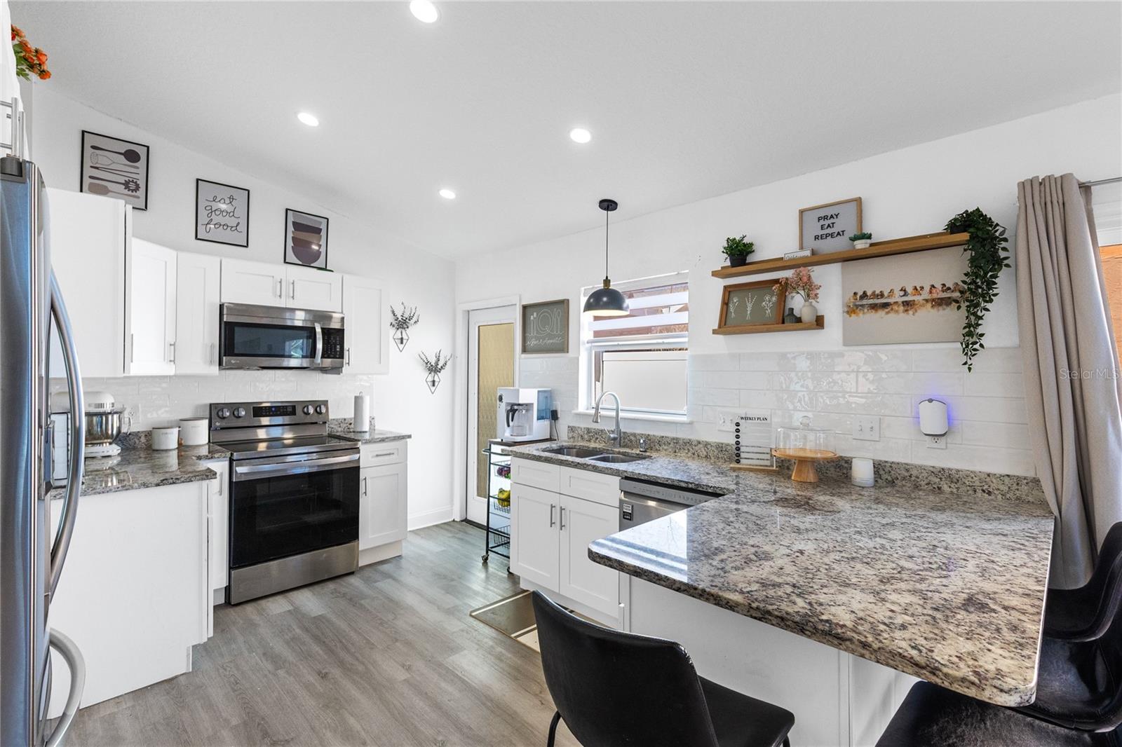 Image 7 of 29 For 421 Horizon Drive