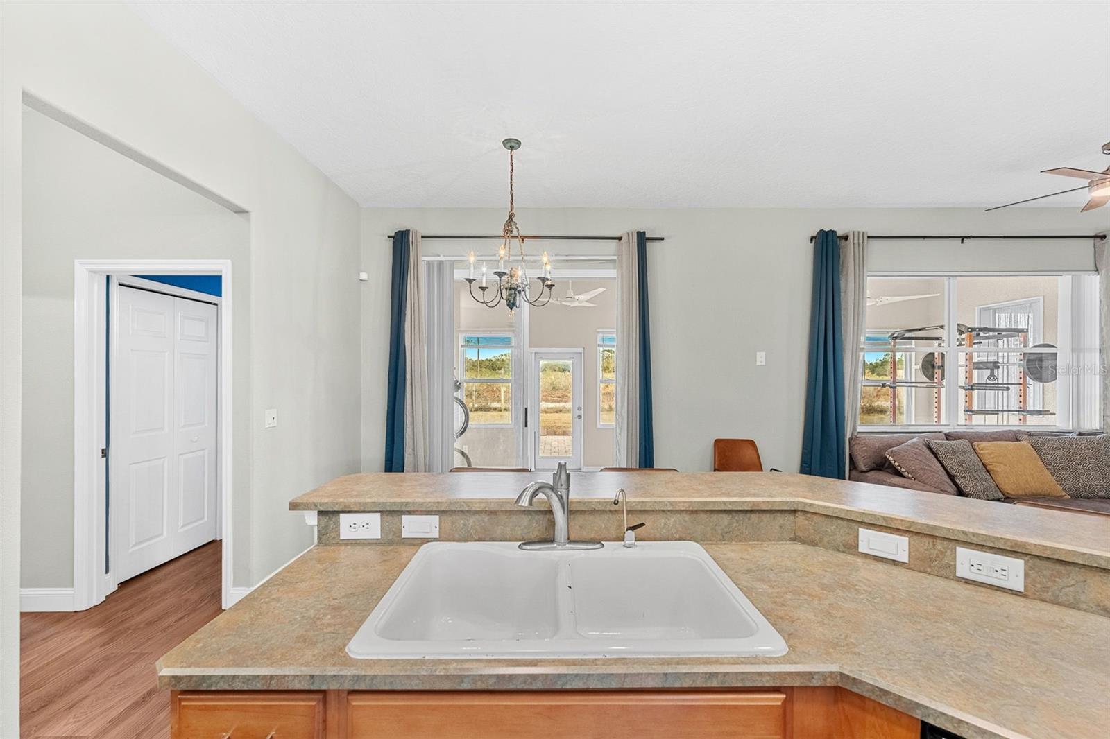 Image 14 of 76 For 1305 Pemberton Trail