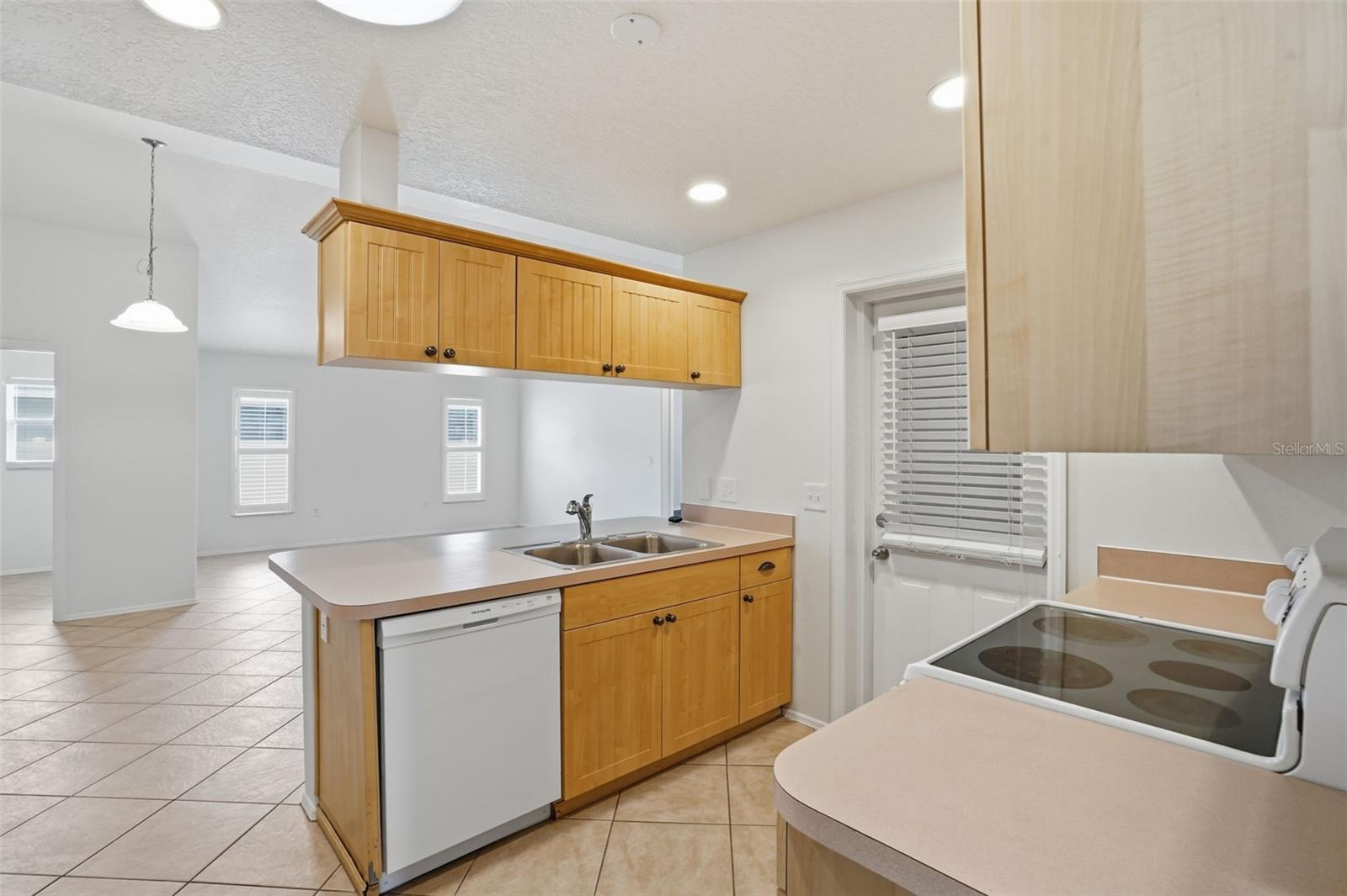 Image 11 of 39 For 3502 49th Avenue E