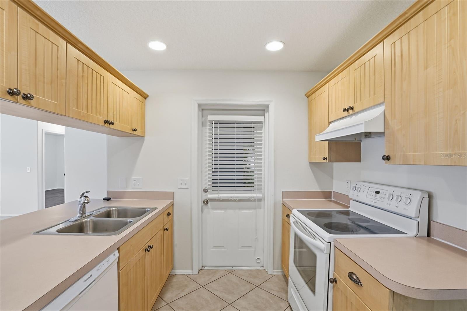 Image 15 of 39 For 3502 49th Avenue E