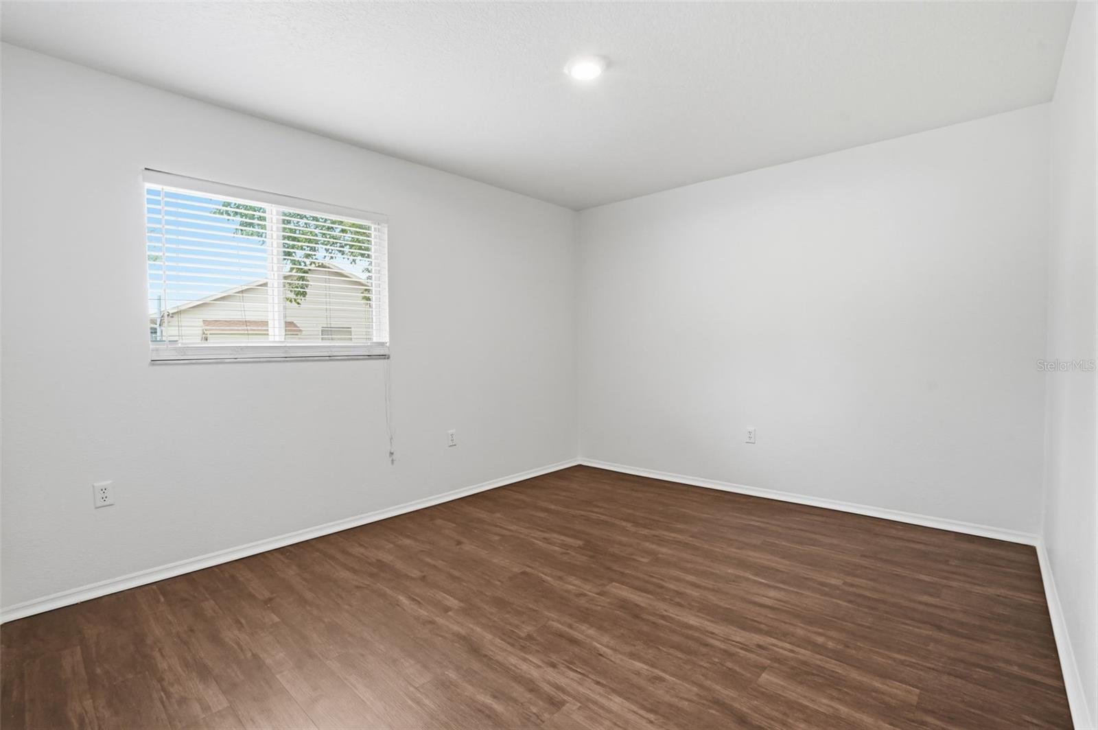 Image 23 of 39 For 3502 49th Avenue E