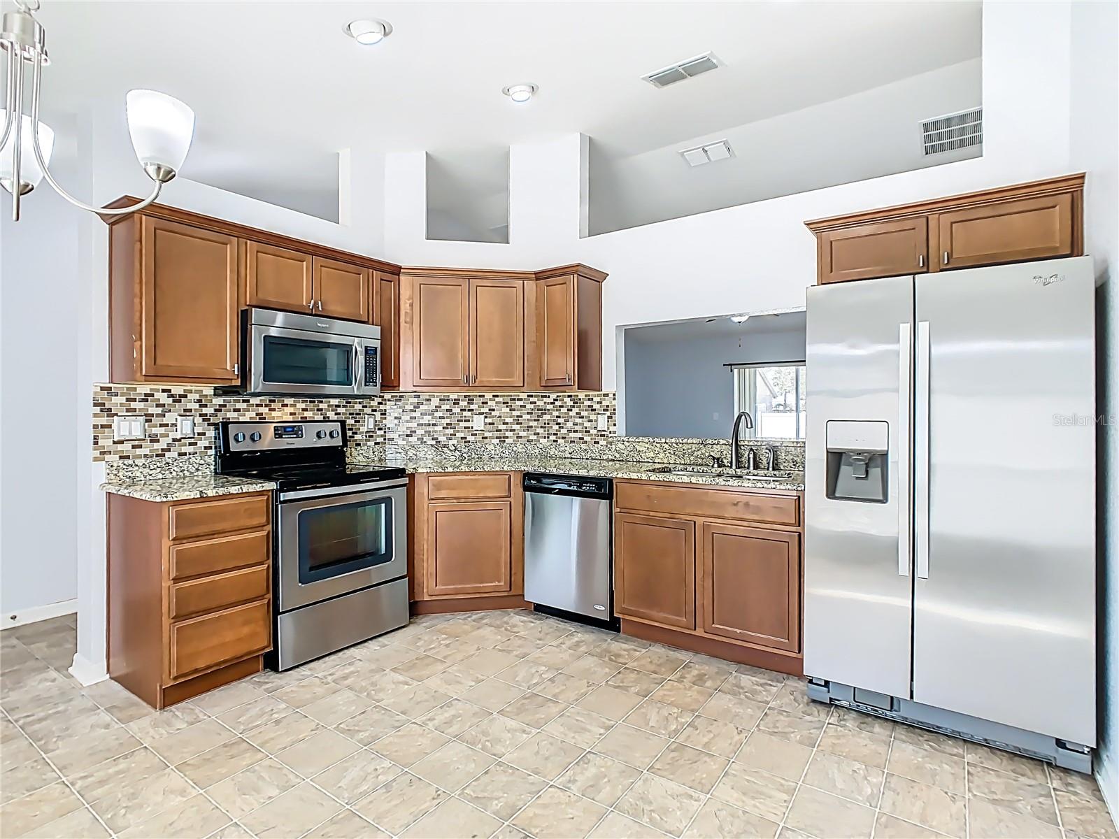 Image 5 of 50 For 931 Kingfisher Drive