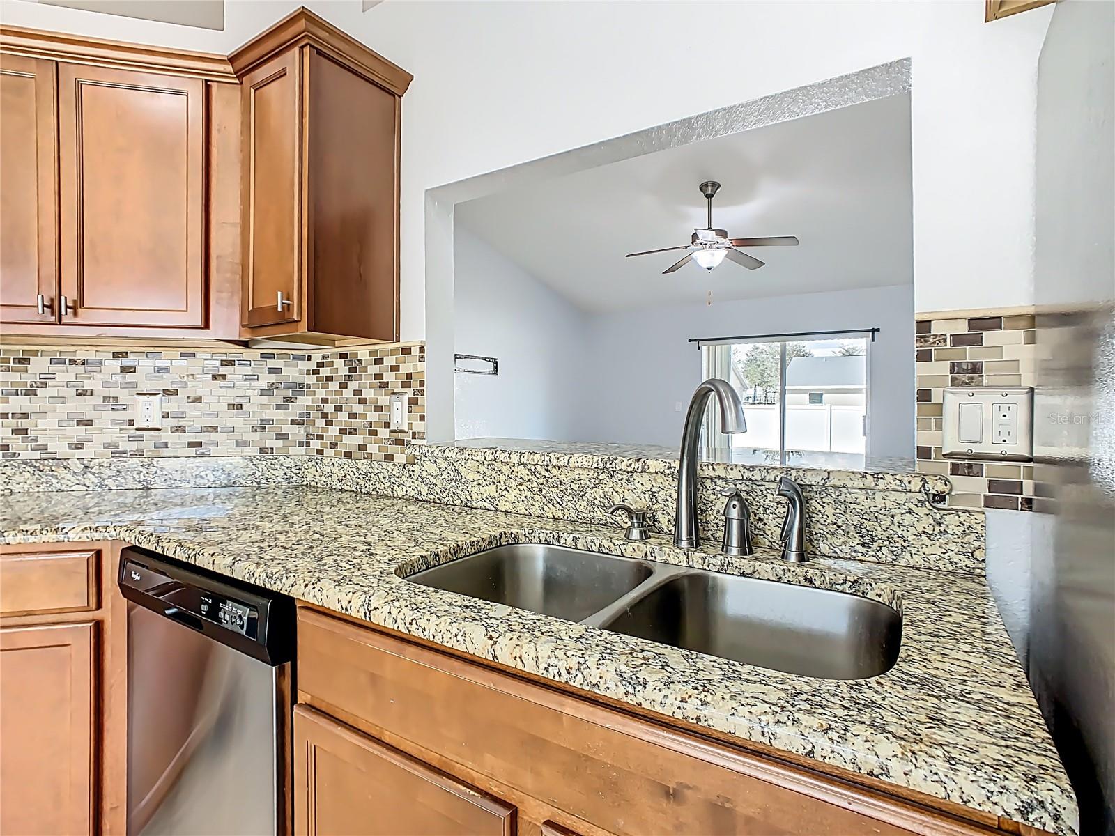 Image 7 of 50 For 931 Kingfisher Drive