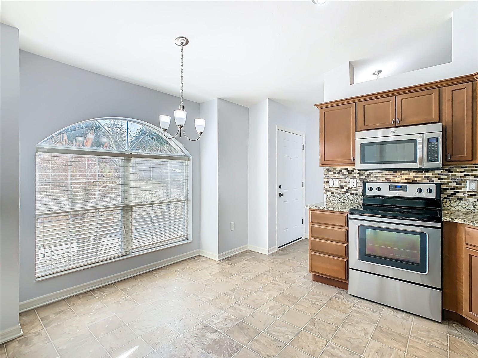 Image 8 of 50 For 931 Kingfisher Drive