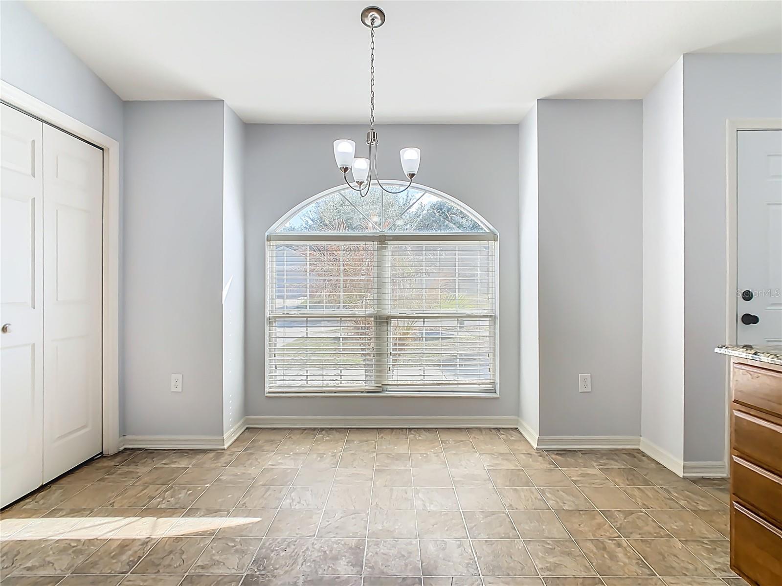 Image 9 of 50 For 931 Kingfisher Drive