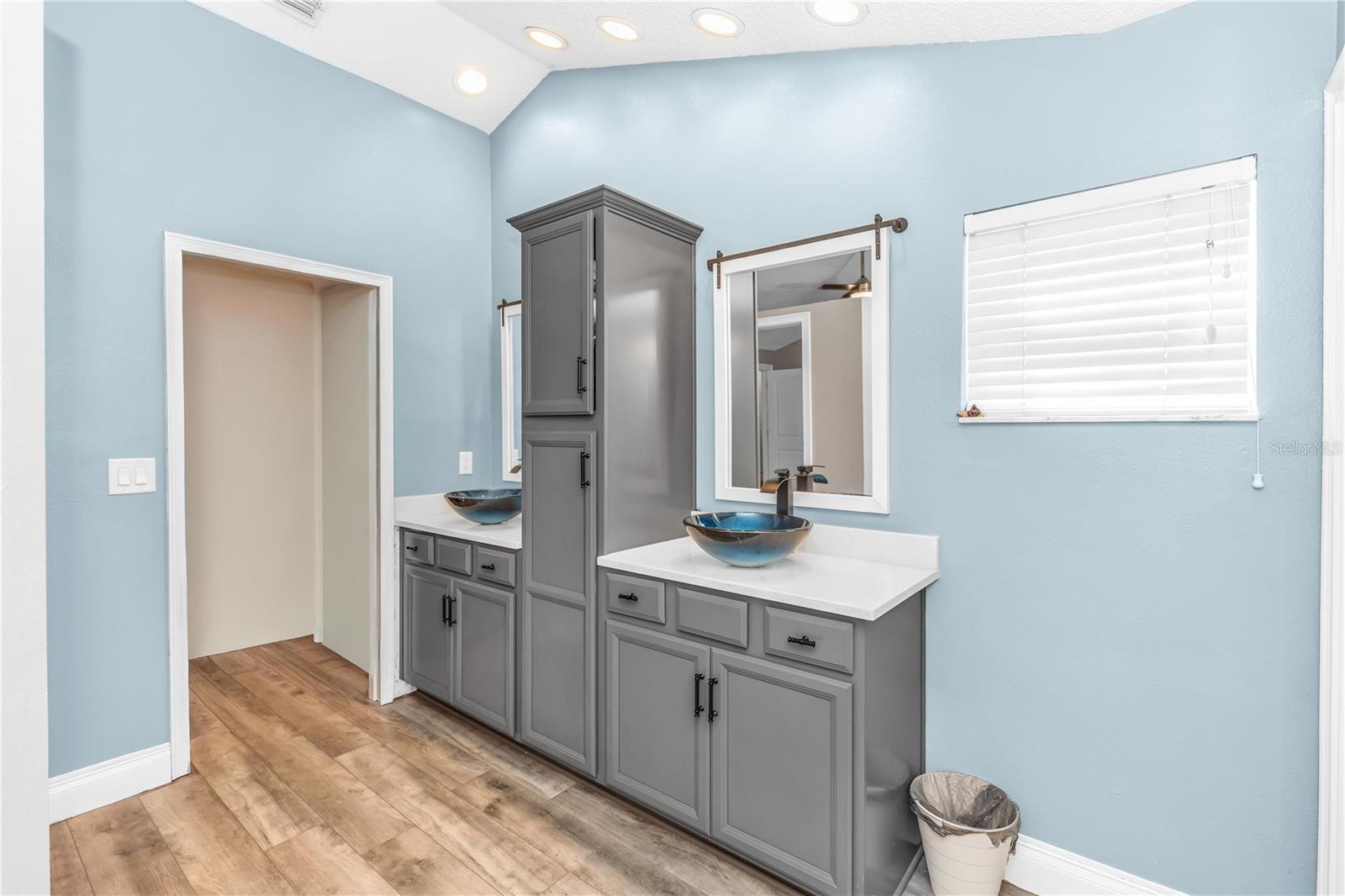 Image 12 of 37 For 404 Glen Abbey Lane