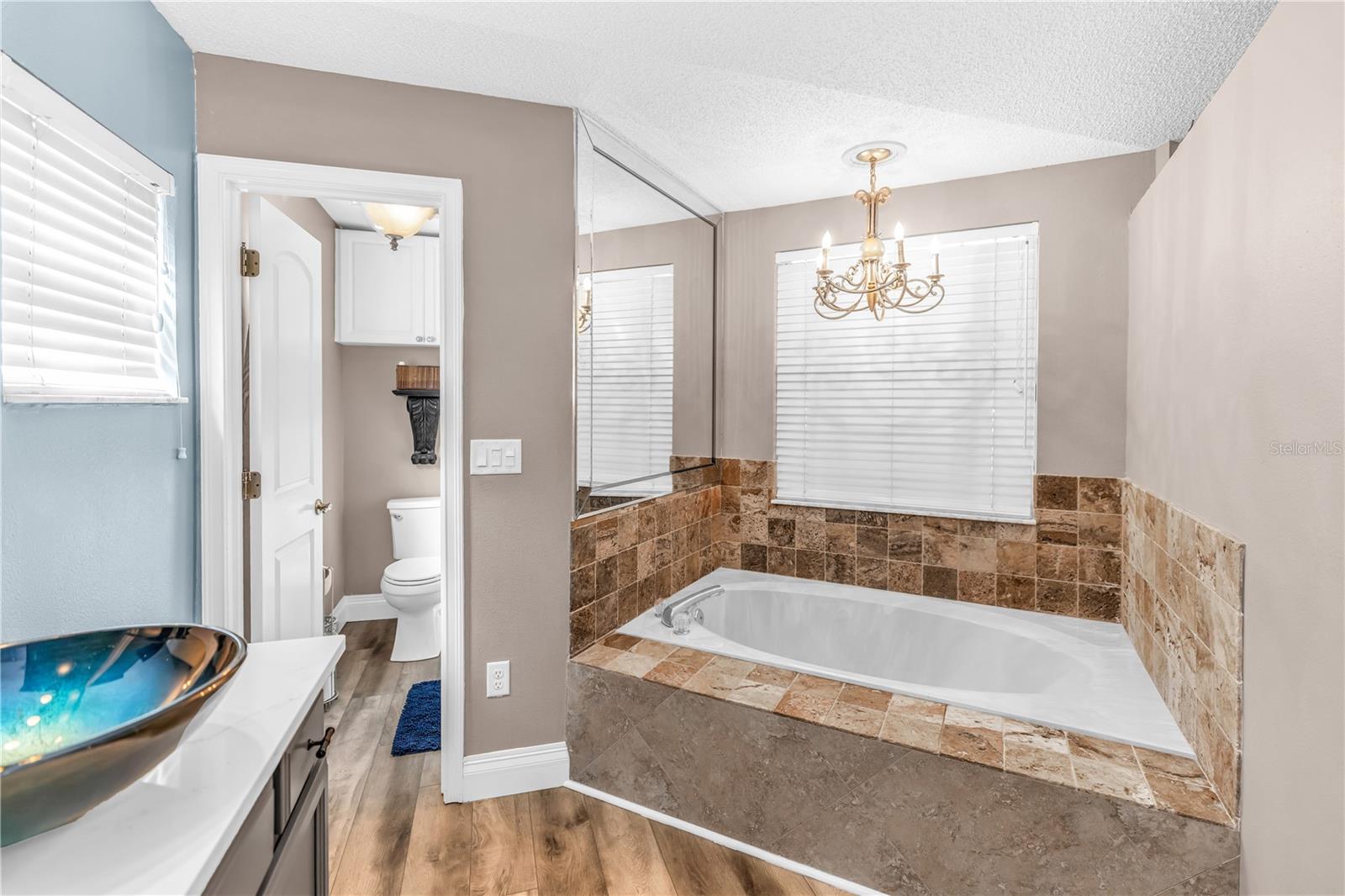 Image 13 of 37 For 404 Glen Abbey Lane