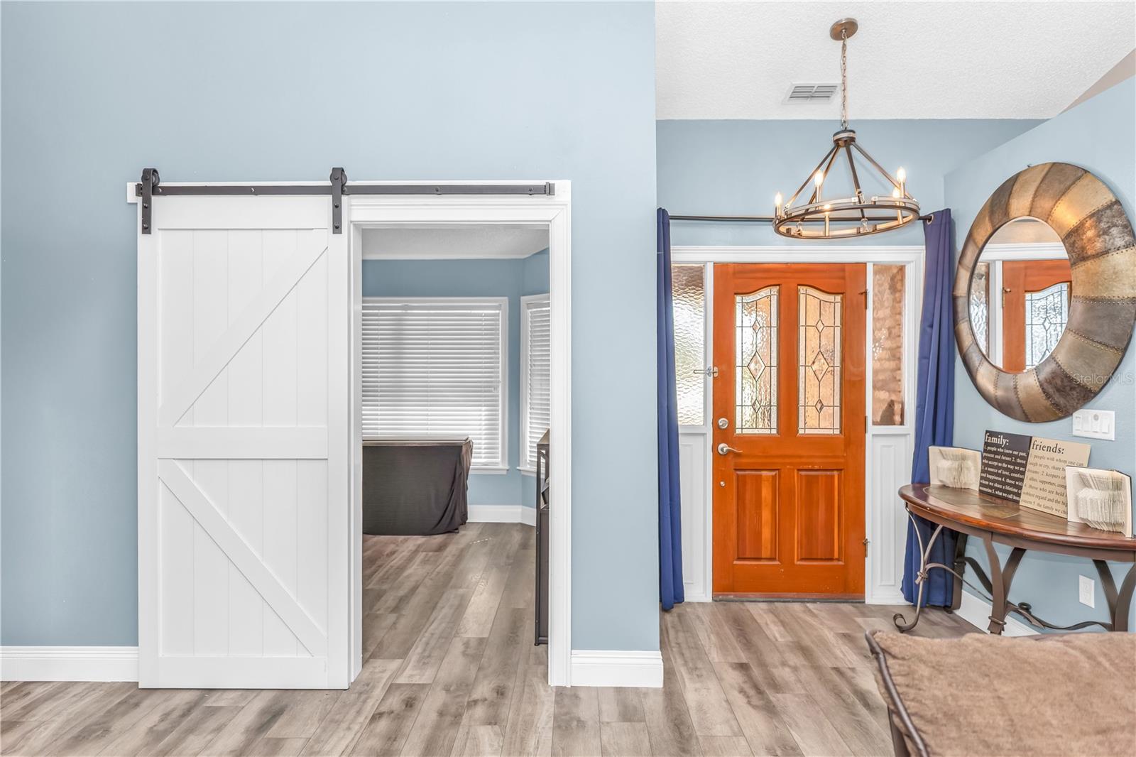 Image 14 of 37 For 404 Glen Abbey Lane