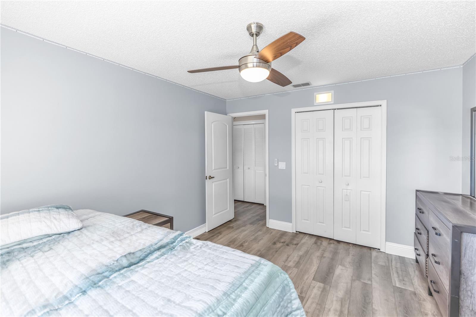 Image 16 of 37 For 404 Glen Abbey Lane