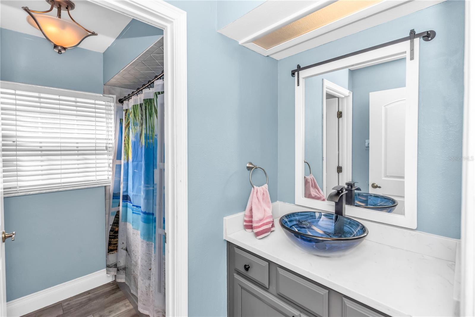 Image 17 of 37 For 404 Glen Abbey Lane