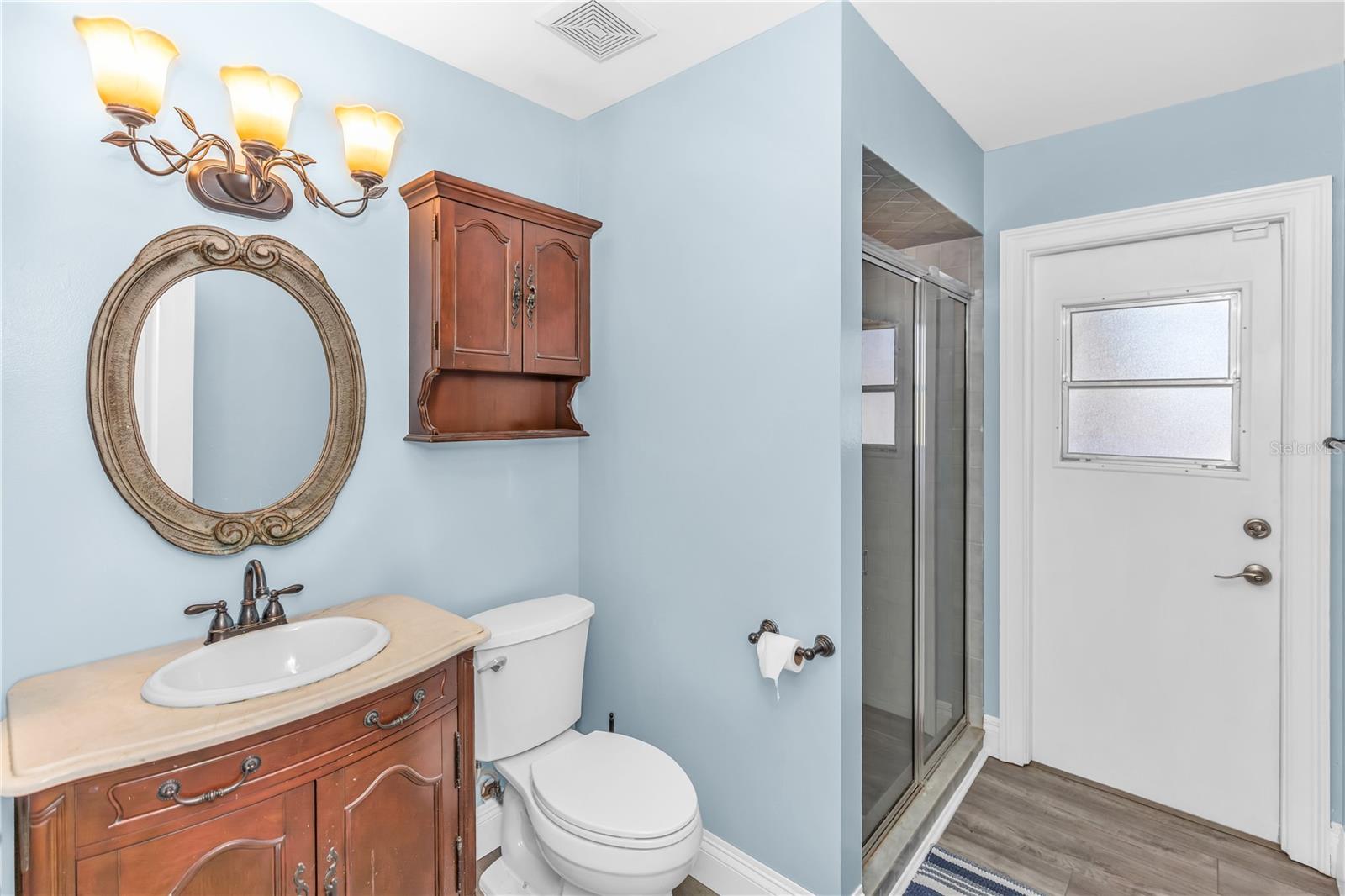 Image 18 of 37 For 404 Glen Abbey Lane