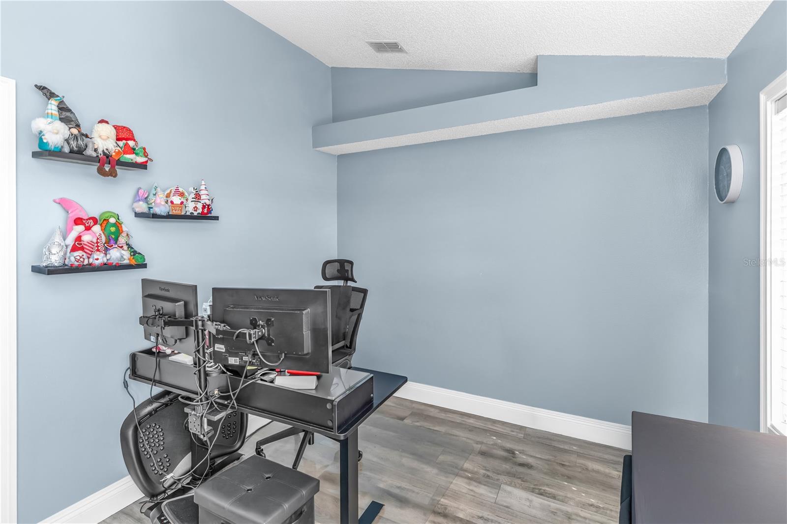 Image 24 of 37 For 404 Glen Abbey Lane