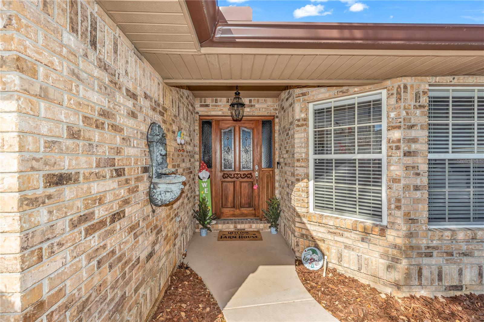 Image 3 of 37 For 404 Glen Abbey Lane