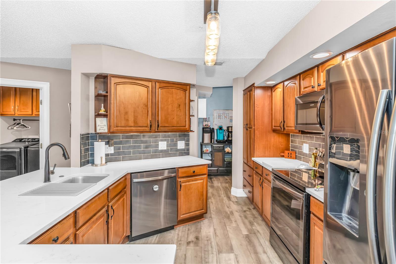 Image 4 of 37 For 404 Glen Abbey Lane