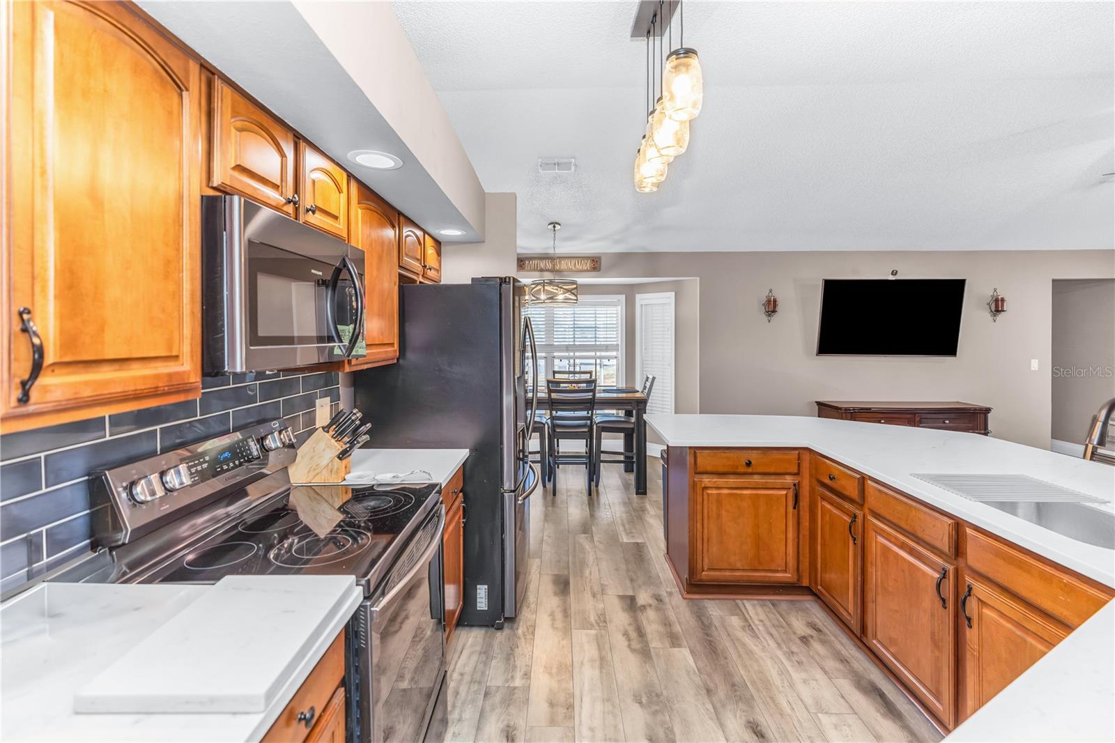 Image 5 of 37 For 404 Glen Abbey Lane