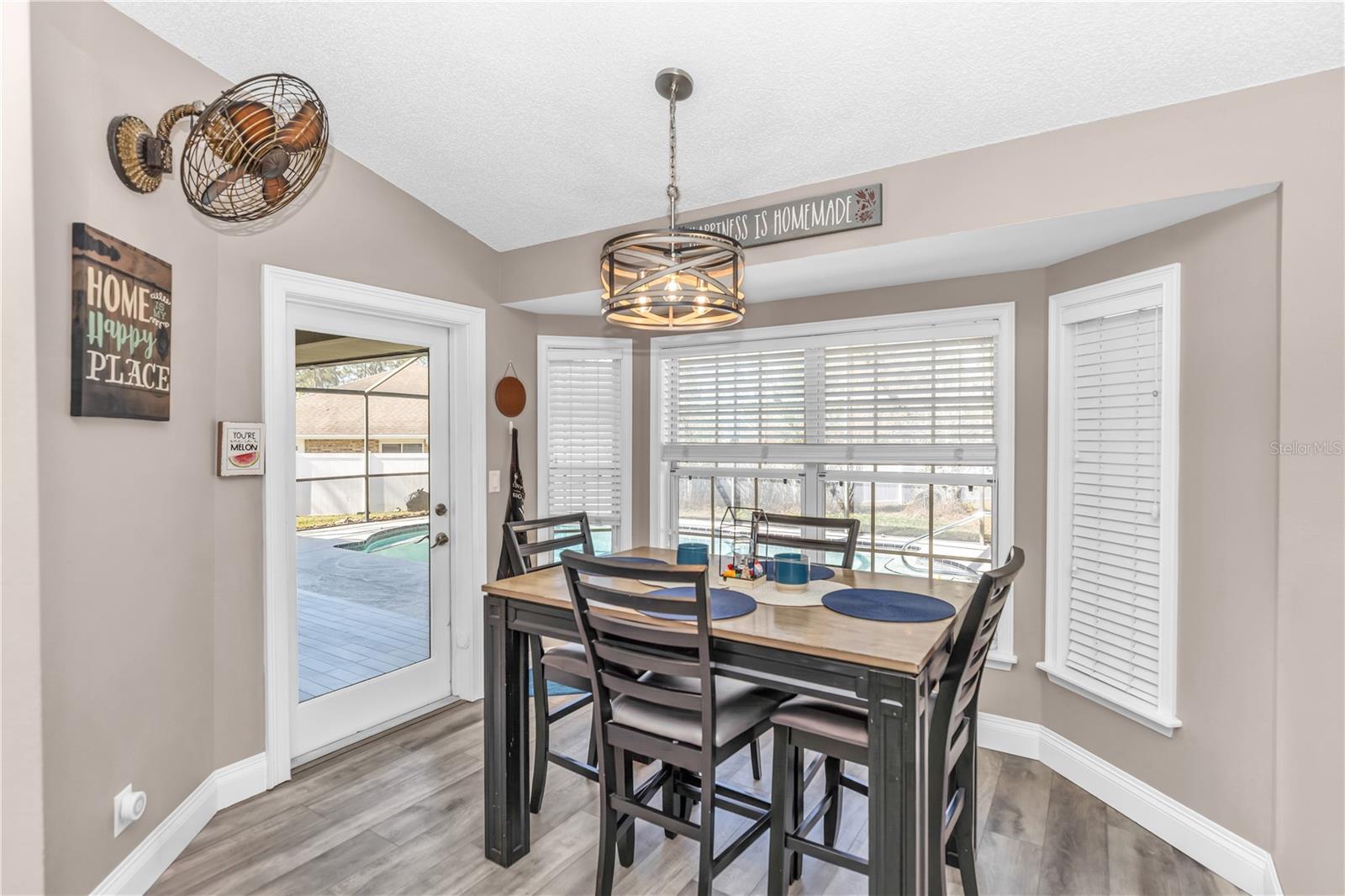 Image 7 of 37 For 404 Glen Abbey Lane